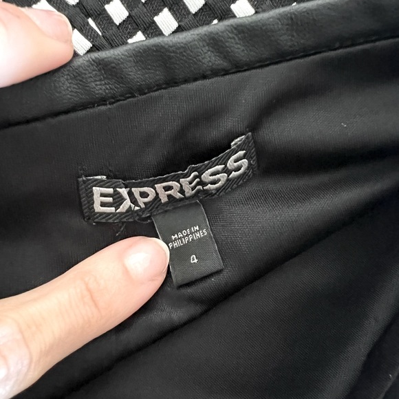 Express Pencil Skirt - Picture 4 of 4